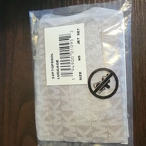 Michael Kors jet set card holder